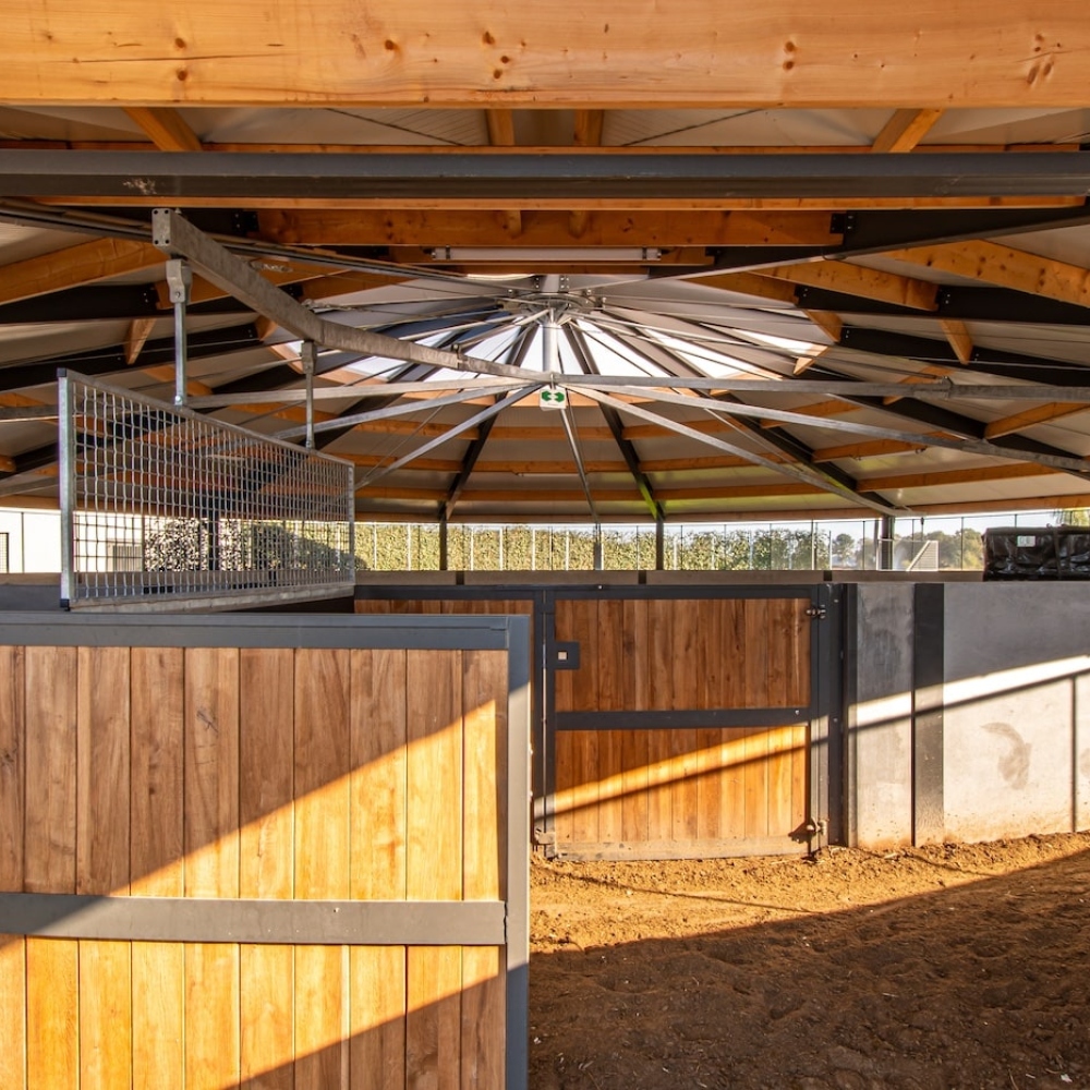 Overdekte stapmolen bij Utopia Equestrian Estate
