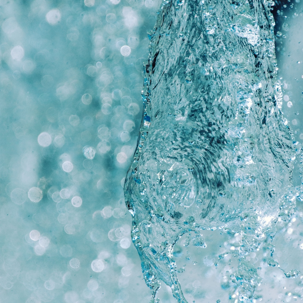 Close-up van stromend, helder water